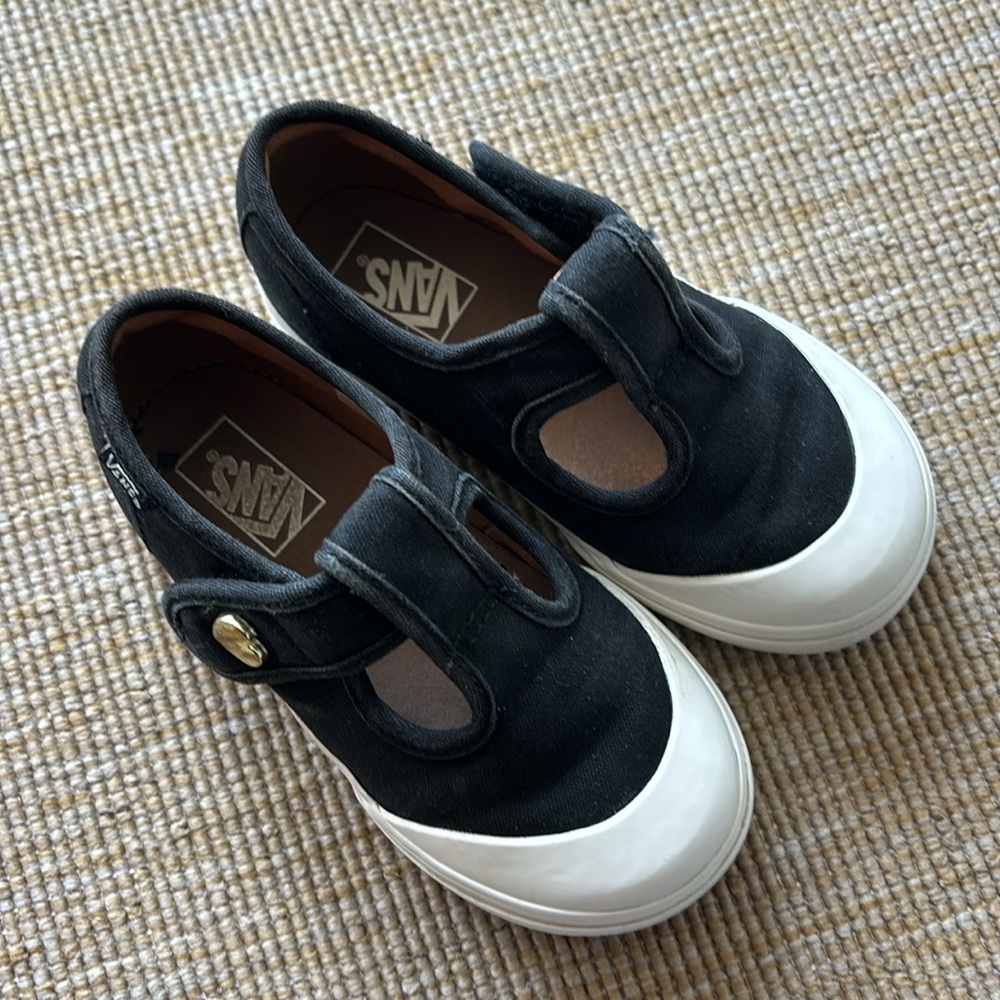 Vans Kids Shoes - Black and White